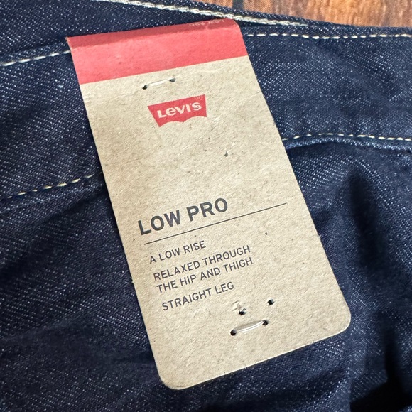 NWT LEVI’S Low Pro Straight Jean in Dark Wash 31 - Picture 5 of 11